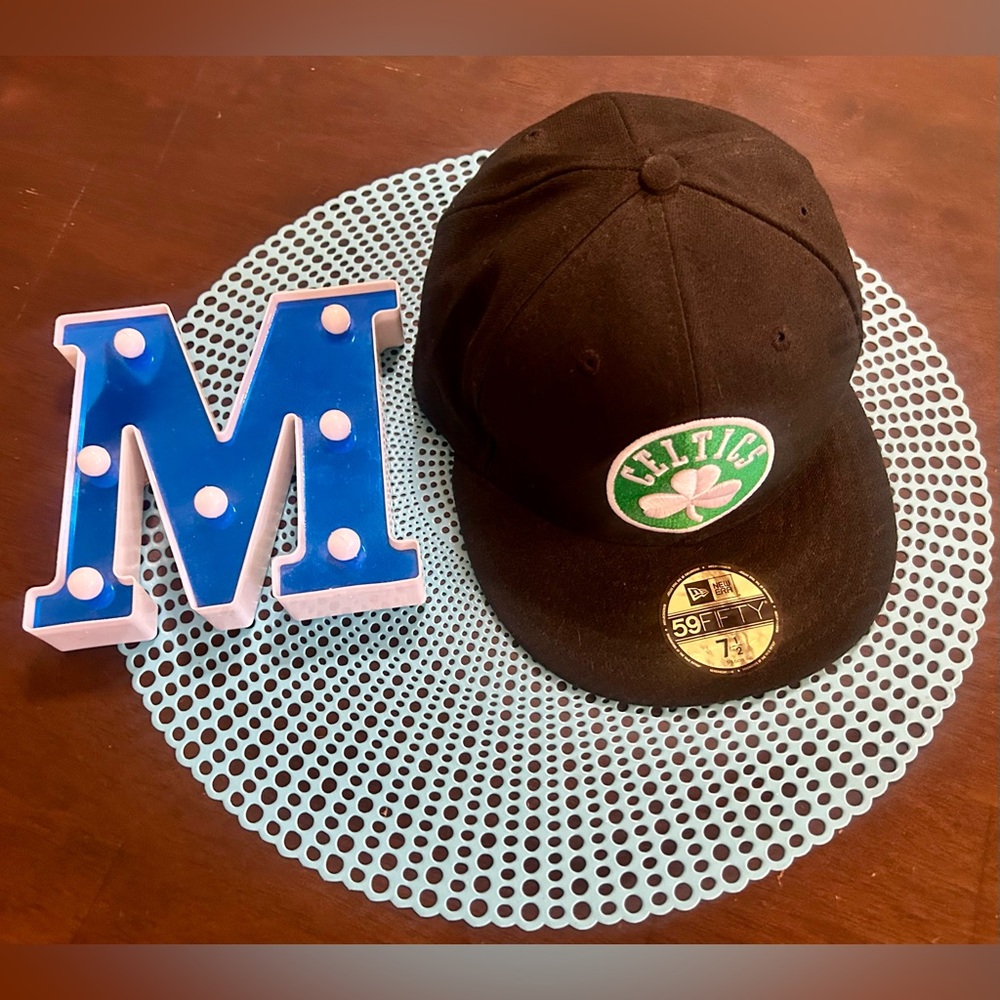 New Era Boston Celtics NBA Black; Used 59FIFTY Fitted Hat Size 7 1/2